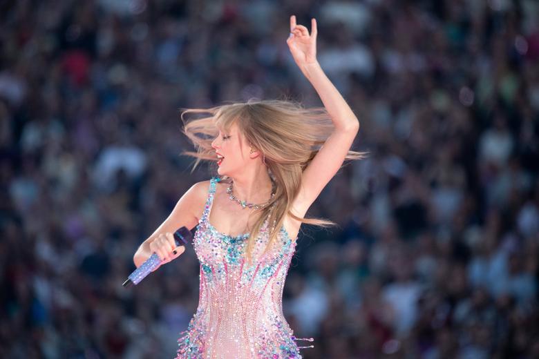 Swift gets lost in the moment dancing on the stage. This is the author’s favorite photo. Credit: Jasmeet Sidhu