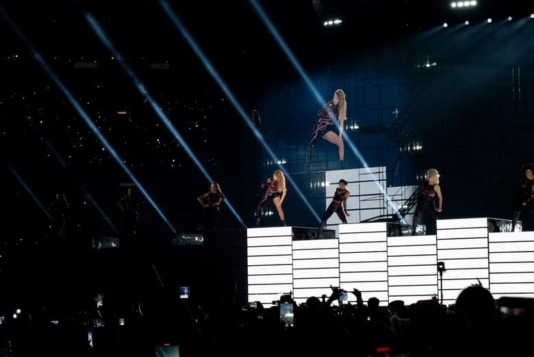 Swift performs “Ready For It” on a rising platform. Credit: Jasmeet Sidhu
